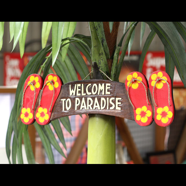 ビーチウォールサイン「サンダル」（レッド）　ハワイアン インテリア ビーチスタイル 木製看板 アメリカン雑貨ドアサイズのお洒落なウォールハンガー。