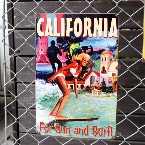 スティールサイン「CALIFORNIA SURFER」 V-560 （カリフォルニア サーファー ） メタルサイン 看板 サーフィン 西海岸インテリア アメリカ雑貨 アメリカン雑貨
