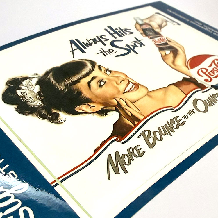 【メール便発送】PEPSI COLA ペプシ コーラ アドバタイジング サイン ステッカー 台紙サイズ 8.4×10.5cm ビニル製 アメリカン雑貨気軽にカスタムできるPEPSIのビニールステッカー。