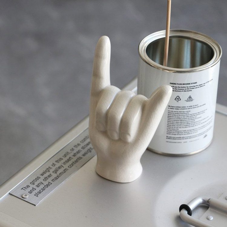 ポーセリン ハンドオブジェ ”Hang Loose”  W9.4×D5.1×H14.5cm / 142g 陶器製