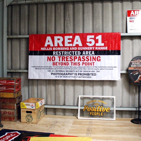 ビッグサイズのビニル製バナー！ラージシートバナー 「AREA 51」 （エリア51 ） UFO ロズウェル ガレージング フラッグ タペストリー バナー アメリカ雑貨 アメリカン雑貨