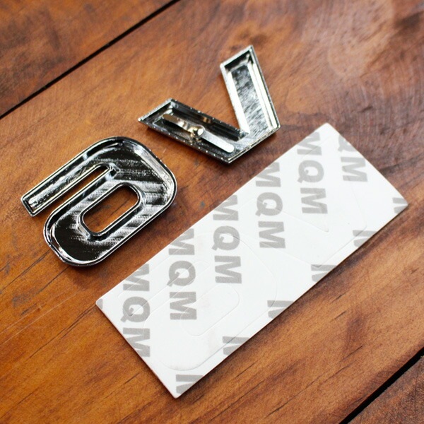 【メール便発送】3D エンブレムステッカー 「V6」 カーアクセサリー 立体ステッカー クルマ アメリカ雑貨 アメリカン雑貨貼ると速く見えるエンブレム型ステッカー。