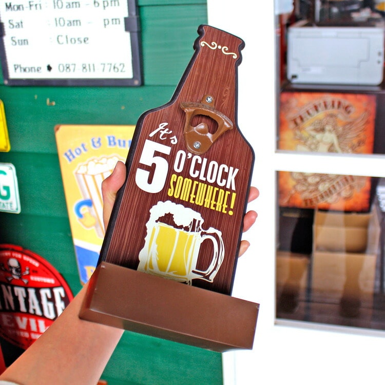 栓抜き 壁面 ウォールマウントボトルオープナー 5 O'clock Somewhere! 5時にどこかで！ 王冠受け付き アメリカ雑貨