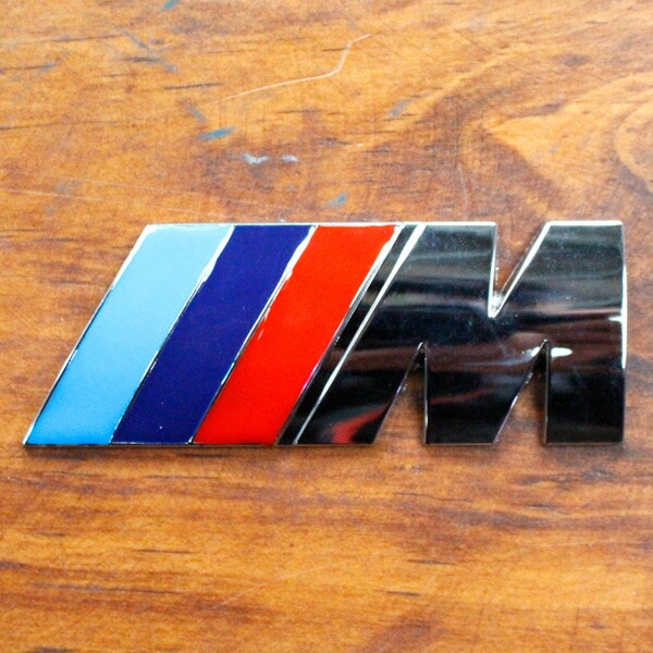 【メール便発送】3D エンブレムステッカー 「M」 BMW カーアクセサリー 立体ステッカー クルマ アメリカ雑貨 アメリカン雑貨貼ると速く見えるエンブレム型ステッカー。