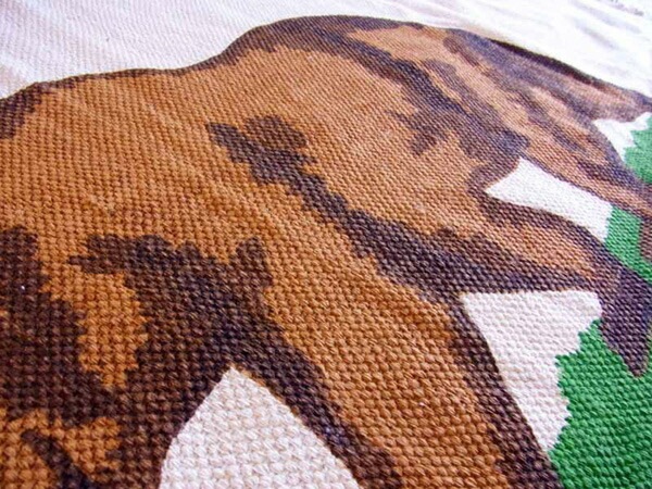 CALIFORNIA REPUBLIC カリフォルニアリパブリック マット 50×70cm 星とクマ柄 コットン製 フリンジ付き フロアマット 玄関マット 西海岸インテリア アメリカ雑貨西海岸の風を感じるカリフォルニア州旗デザインマット。