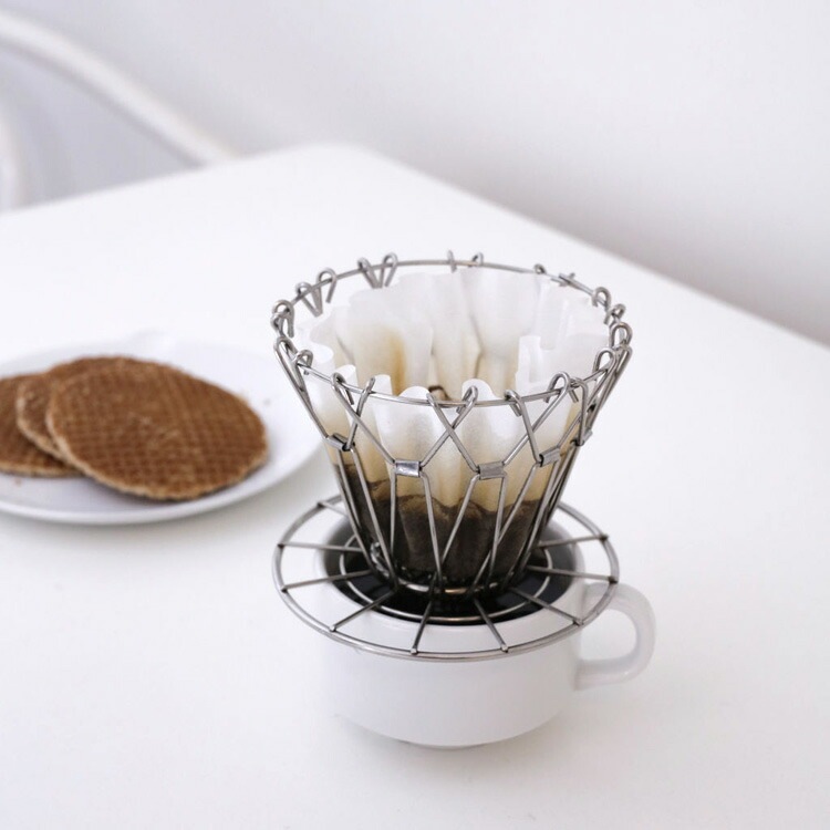 【メール便発送】キッカーランド コラシブル コーヒー ドリッパー ステンレス KIKKERLAND キッチン雑貨 コーヒー用品 アウトドア コンパクト アメリカ雑貨コンパクトに折り畳みできるドリッパー