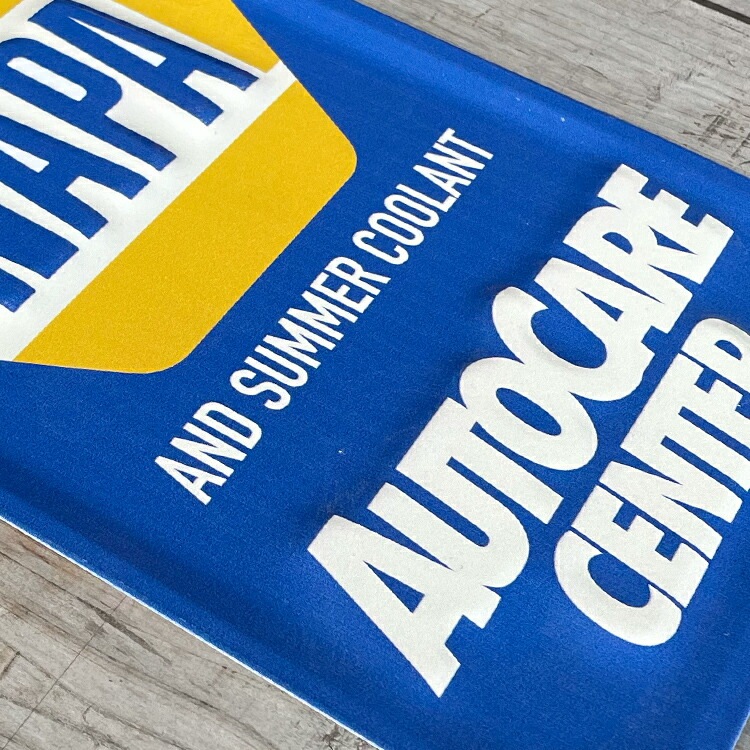 【メール便発送】看板 ミニエンボスメタルサイン AUTO CARE W162×H250mm スチール製 サインプレート 立体 ガレージ アメリカン雑貨 アメリカ雑貨飾るだけで壁面がオシャレになるミニサイズのスチールサイン。