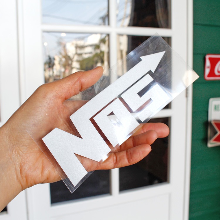 【メール便発送】ステッカー カッティングステッカー「NOS」ホワイト 高さ5.5×幅18.5cm ビニル素材 デカール DIY 車 アメリカン雑貨文字だけが残るタイプのステッカー ロゴ 英字 オシャレ おしゃれ アメリカン 車 バイク アレンジ デコレーション ビニール