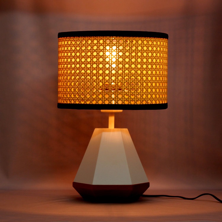 照明 AMP テーブルランプ FRUSTUM ホワイト AMP-L034 直径25×高さ38cm ポリレジン、木、PVC、スチール製 卓上 ベッドサイドランプ おしゃれ 北欧 寝室 リビング