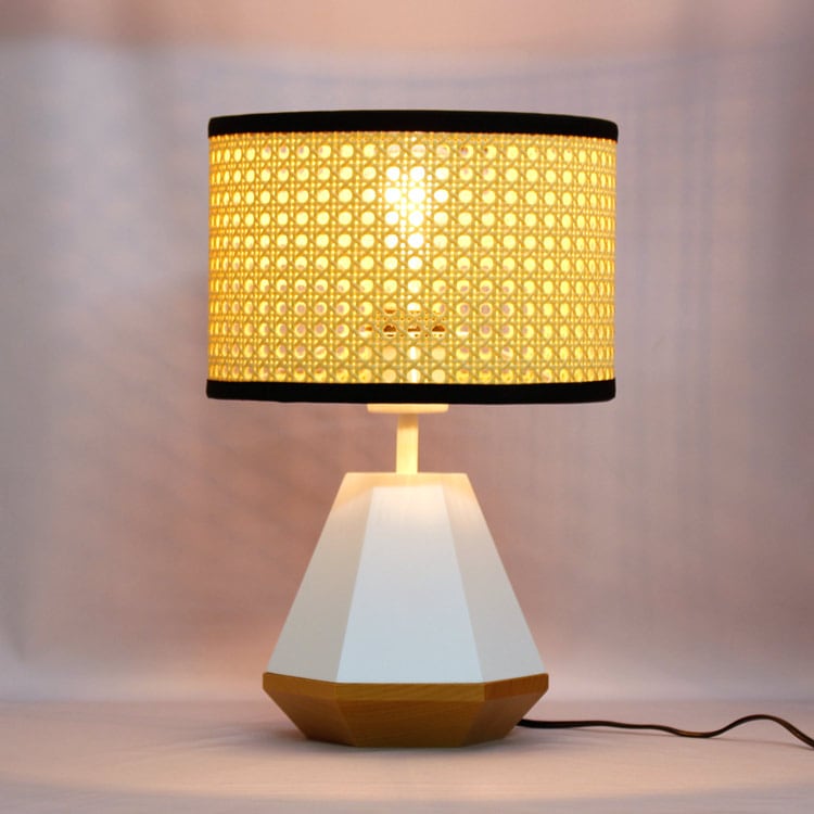 照明 AMP テーブルランプ FRUSTUM ホワイト AMP-L034 直径25×高さ38cm ポリレジン、木、PVC、スチール製 卓上 ベッドサイドランプ おしゃれ 北欧 寝室 リビング