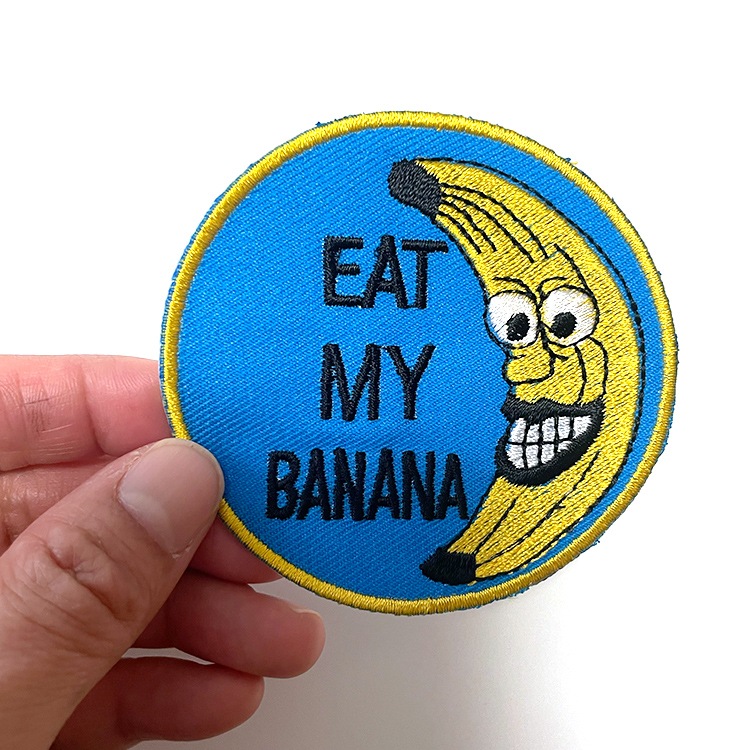【メール便発送】ワッペン EAT MY BANANA 縦7.5×横7.4cm コットン製 アイロンパッチ アイロン 大人向け パッチ 海外 アレンジ かっこいい アメリカン雑貨アイロンで手軽につけられる刺繍ワッペン。
