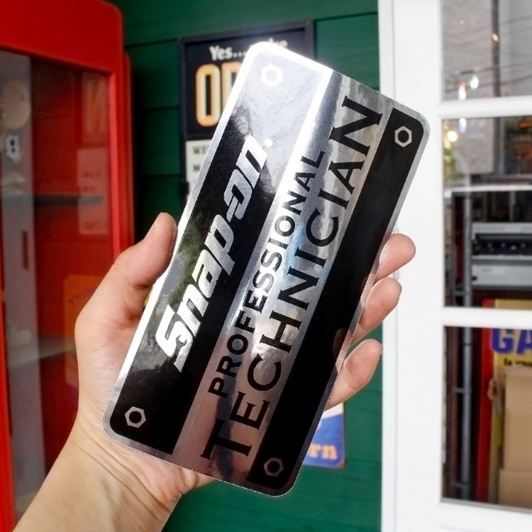 【メール便発送】ステッカー 車 かっこいい スナップオン メタル PROFESSIONAL TECHNICIAN 縦9×横18.4cm Snap-on シール デカール アメリカ雑貨 アメリカン雑貨アメリカを代表する工具メーカーのオフィシャルデカール。