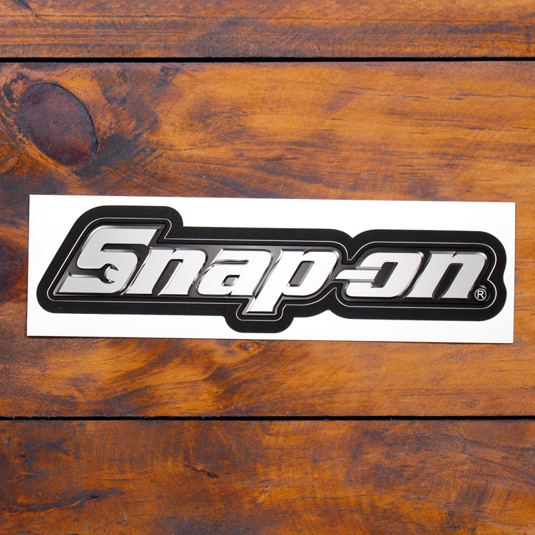 【メール便発送】ステッカー 車 かっこいい スナップオン ダイカット Snap-on メタル風ロゴ 文字部分サイズ縦4×横18.1cm シール デカール アメリカ雑貨 アメリカン雑貨アメリカを代表する工具メーカーのオフィシャルデカール。