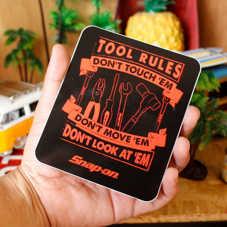 【メール便発送】ステッカー 車 かっこいい スナップオン 黒四角 TOOL RULES 縦12.6×横10.7cm Snap-on シール デカール アメリカ雑貨 アメリカン雑貨アメリカを代表する工具メーカーのオフィシャルデカール。