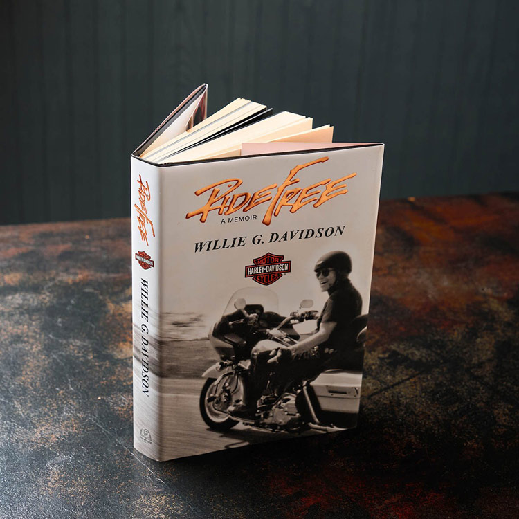 書籍 Harley-Davidson ハーレーダビッドソン Ride Free A Memoir ウィリー・G・ダビッドソン ハードカバー 288ページ 回想録　