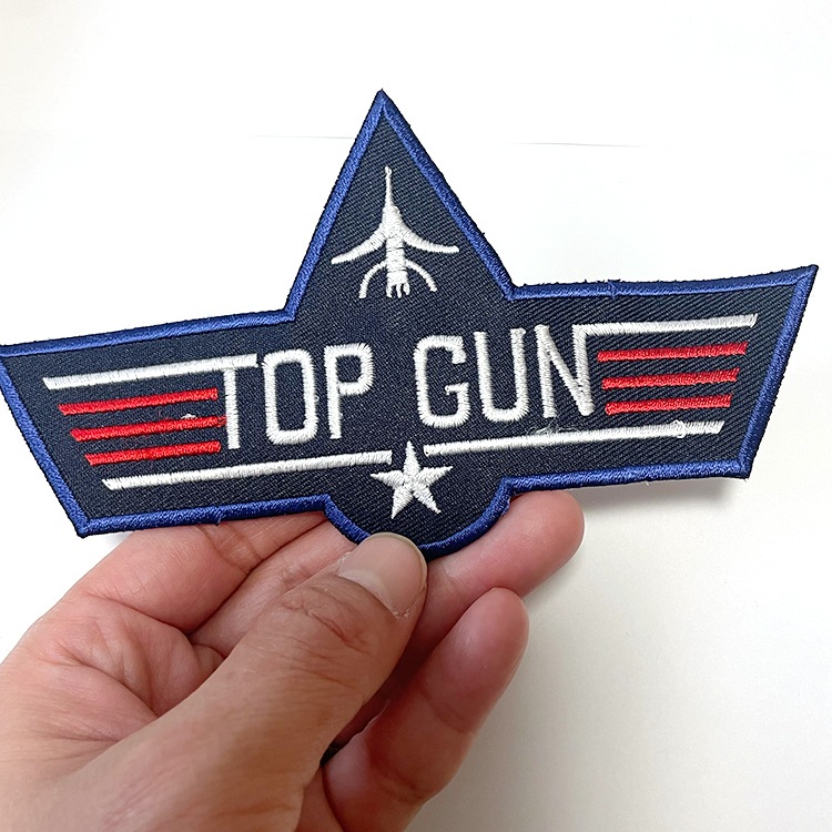 【メール便発送】ワッペン TOP GUN 縦8.5×横14.5cm コットン製 アイロンパッチ アイロン 大人向け パッチ 海外 アレンジ かっこいい アメリカン雑貨アイロンで手軽につけられる刺繍ワッペン。