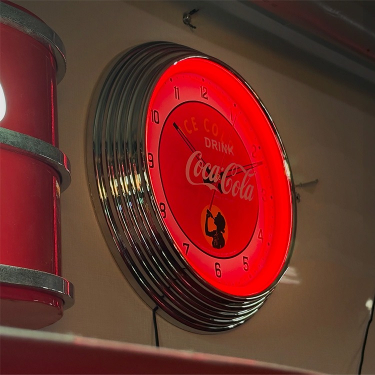時計 ライト Coca-Cola コカ・コーラ ネオ ネオンクロック レッド PJ-NC05 幅63.5×高さ28㎝ 電池式 壁掛け インテリア アメリカ雑貨 アメリカン雑貨コカ・コーラらしい存在感を放つウォールクロック