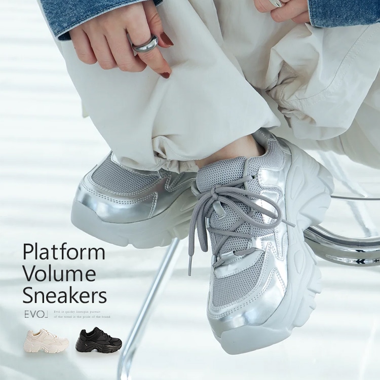 厚底 スニーカー 軽量 6cmヒール 2025新作 ボリューム メタリック レースアップ  フラット ひも靴 5481