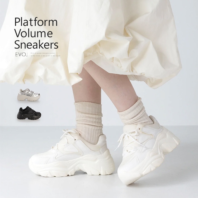 厚底 スニーカー 軽量 6cmヒール 2026新作 ボリューム メタリック レースアップ  フラット ひも靴 5481