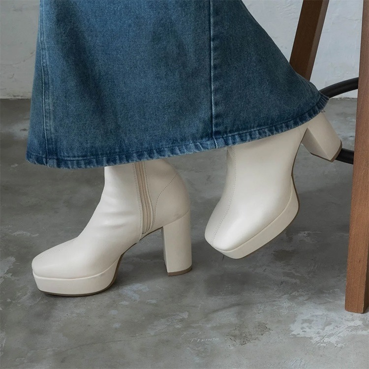 ショートブーツ 厚底ブーツ スクエアトゥ ハイヒール ヒール9cm チャンキーヒール ブラック アイボリー 23812