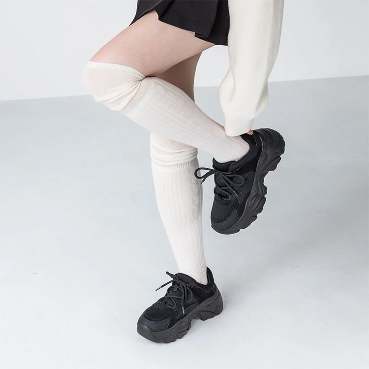 厚底 スニーカー 軽量 6cmヒール 2025新作 ボリューム メタリック レースアップ  フラット ひも靴 5481