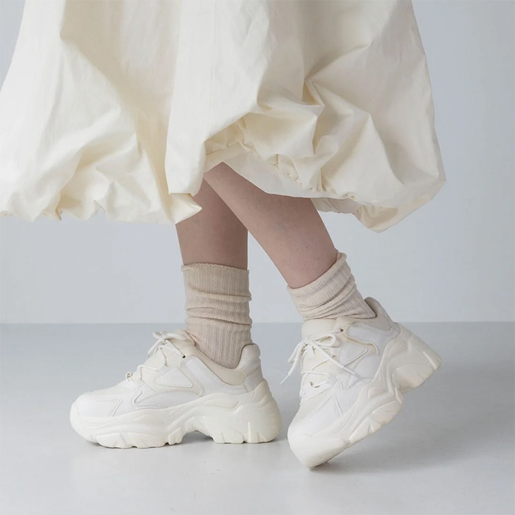 厚底 スニーカー 軽量 6cmヒール 2025新作 ボリューム メタリック レースアップ  フラット ひも靴 5481