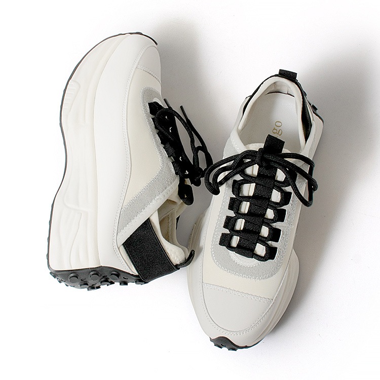 スニーカー レザー 本革 厚底 ひも靴 レースアップ ライトクッションスニーカー 2026新作 白 黒 2300