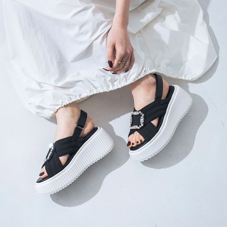 サンダル ビジュー バックル バックベルト 厚底 フラット 2025新作 8cmヒール スポサン イーボル 5609