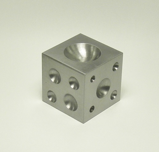 玉台　彫金　鉄製サイコロ 鉄サイコロ玉台 65mm｜彫金工具販売のコモキン