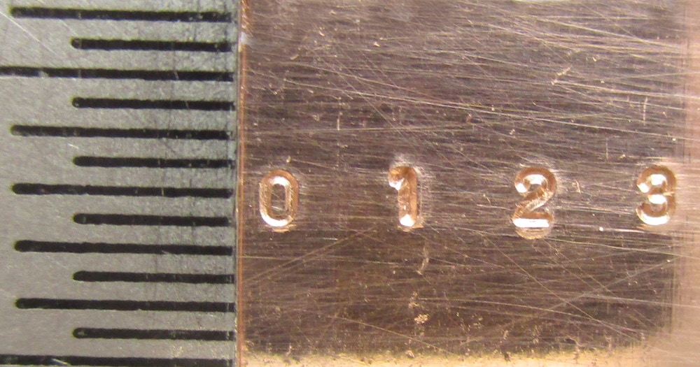 11-4 数字刻印ｾｯﾄ 直 （文字天地 0.8mm）｜彫金工具販売のコモキン