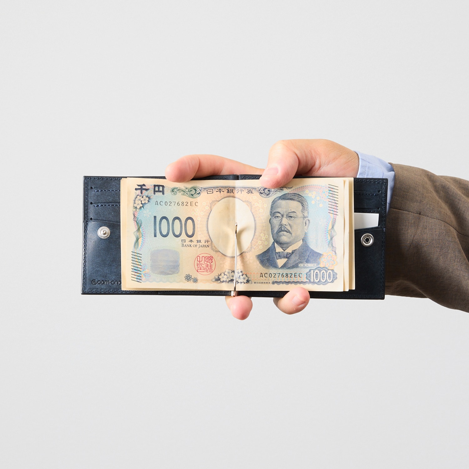 開きやすいマネークリップ財布 プエブロレザーを使用、ドアの蝶番構造から着想を得た独自構造 Slim-007pb / Pueblo