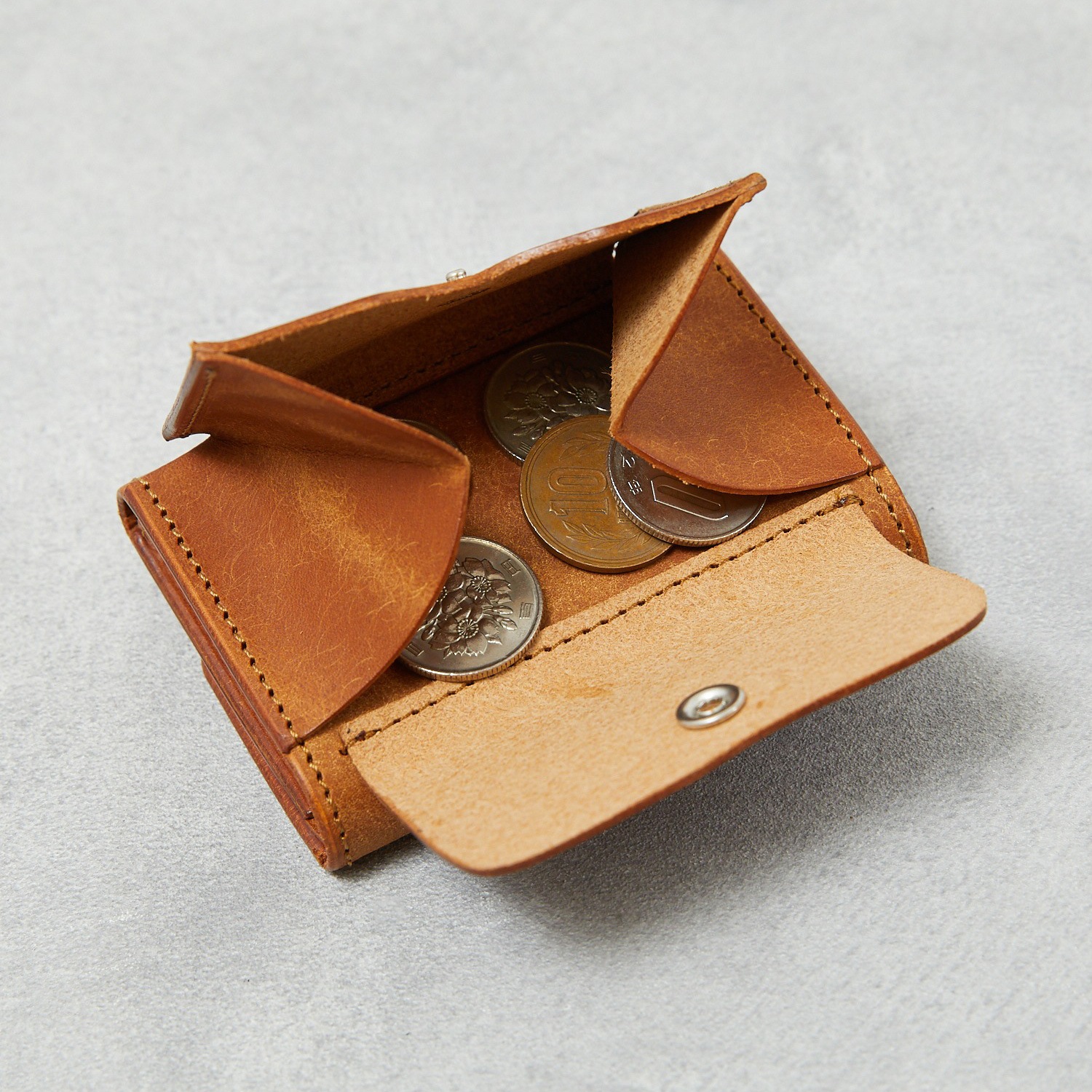 お札を折らずに収納可能　プエブロレザーを使用した小さい財布　Tiny-008pb / Pueblo