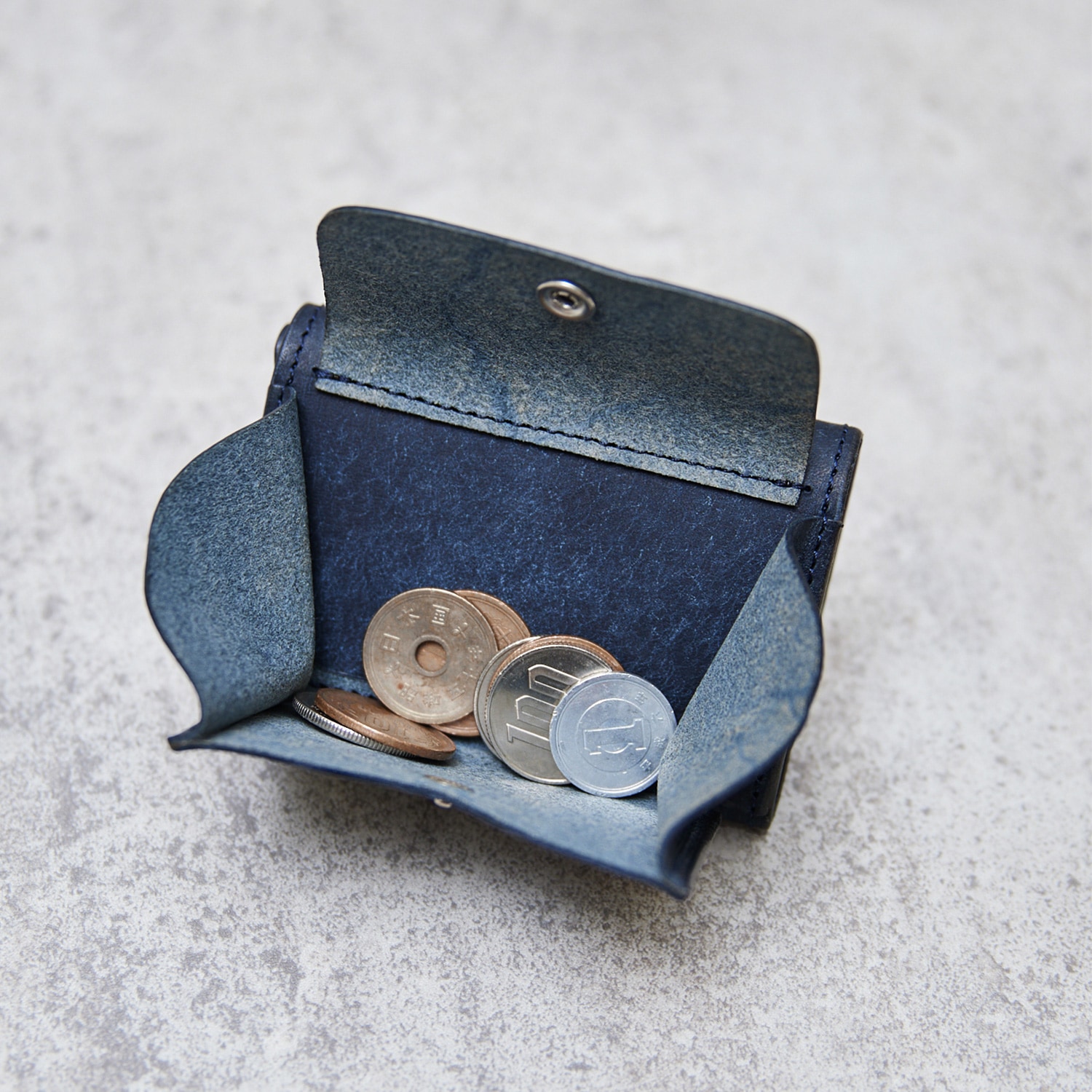 お札を折らずに収納可能　プエブロレザーを使用した小さい財布　Tiny-008pb / Pueblo