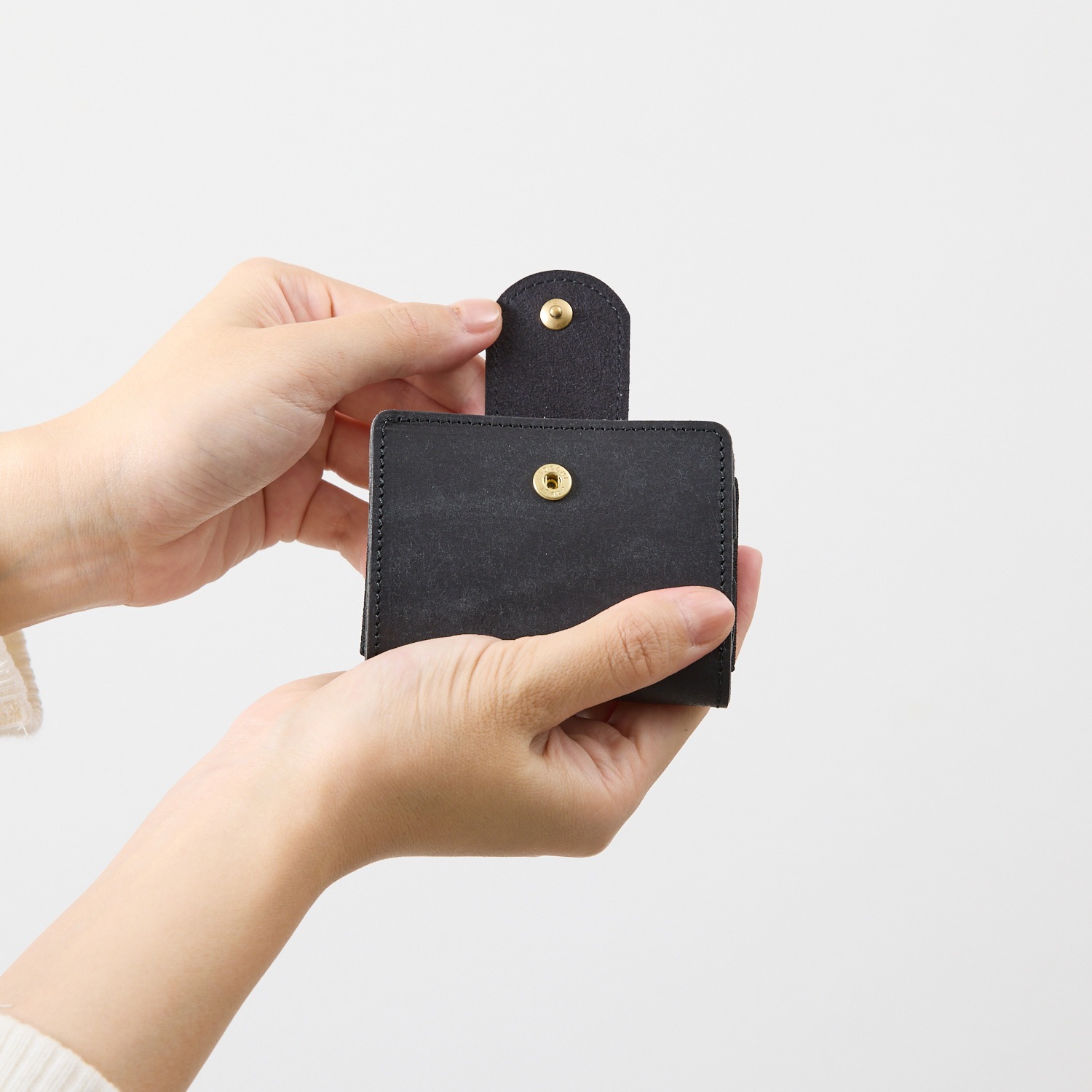 プエブロレザーを使用したお札を折らずに収納できる極小サイズの三つ折りミニ財布 Tiny-002pb / Pueblo