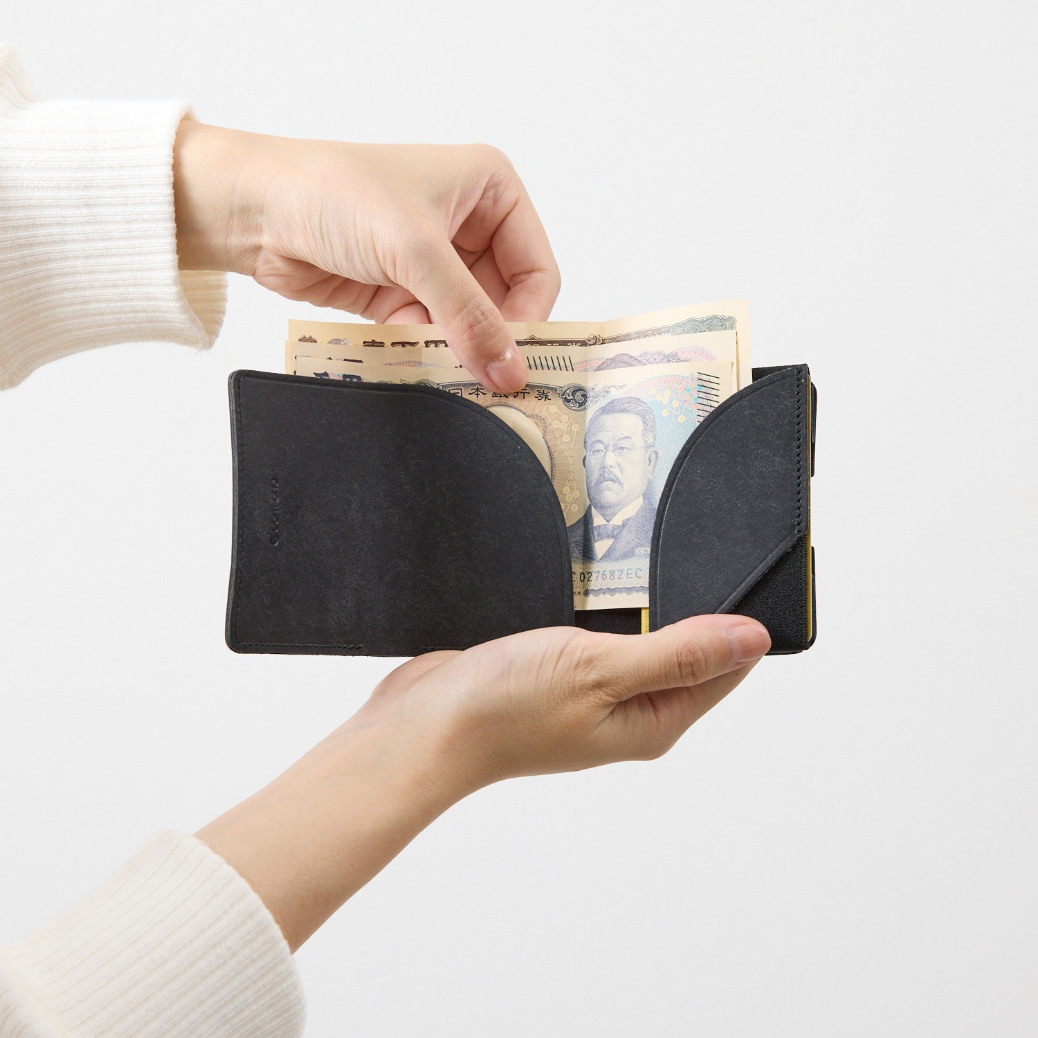 プエブロレザーを使用したお札を折らずに収納できる極小サイズの三つ折りミニ財布 Tiny-002pb / Pueblo