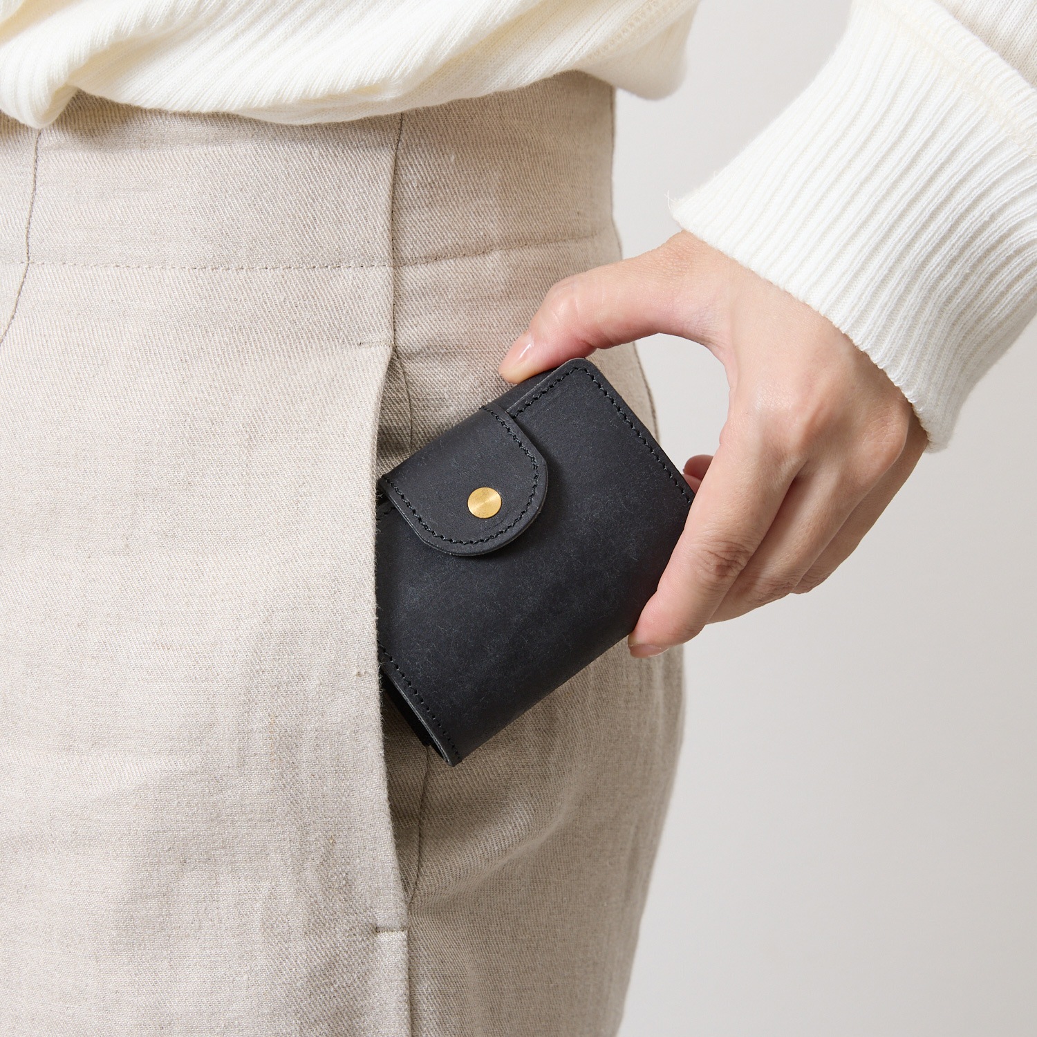 プエブロレザーを使用したお札を折らずに収納できる極小サイズの三つ折りミニ財布 Tiny-002pb / Pueblo