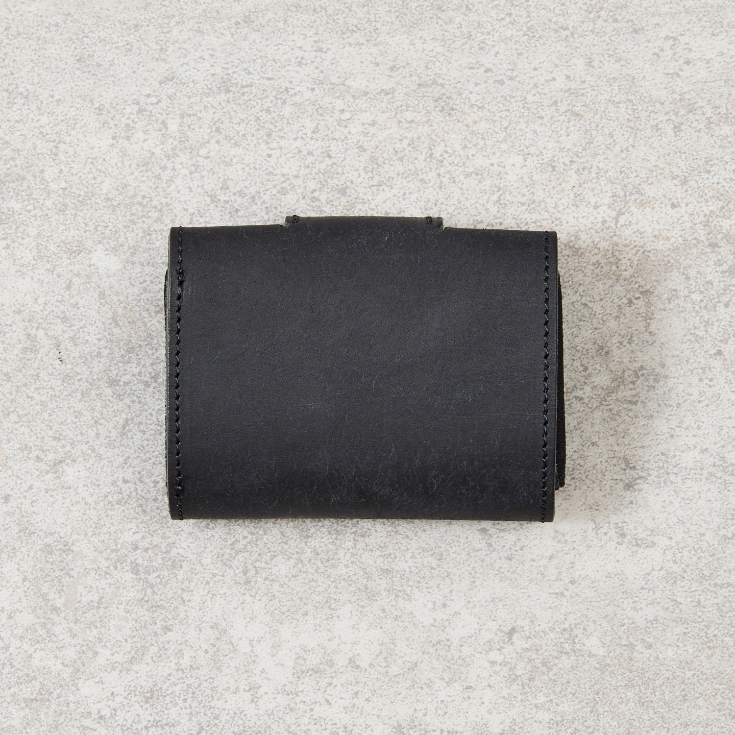 お札を折らずに収納できる極小サイズの三つ折りミニ財布 Tiny