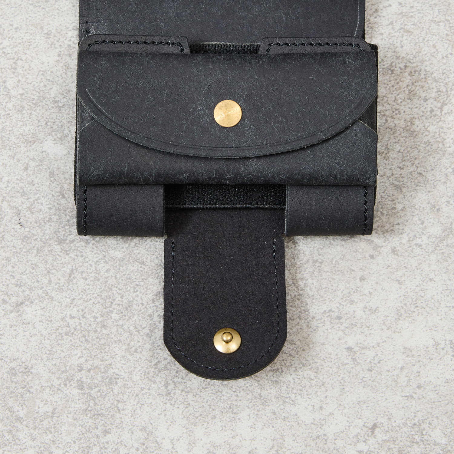 お札を折らずに収納できる極小サイズの三つ折りミニ財布 Tiny