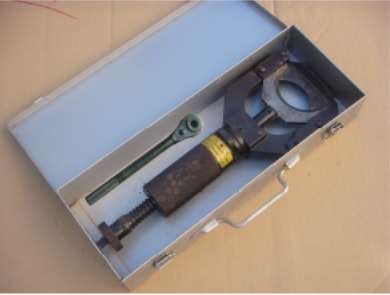 外径φ70mmの通信線が切断可能 半世紀のロングセラー 手動式大口径ケーブルカッター （DDカッター）