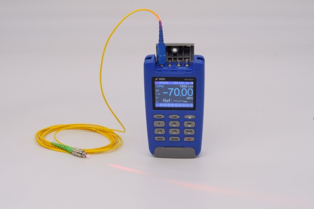 ﾌｪﾙｰﾙΦ1.25LC,MU ﾌｪﾙｰﾙΦ2.5SC,FC両方に対応したハンディ可視光源光パワーメータ