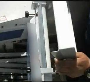 特にバケットでの２人作業に効果を発揮する余裕の大型サイズ　横幅550x奥行450 バケット取付作業台　BW550R