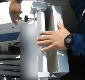 特にバケットでの２人作業に効果を発揮する余裕の大型サイズ　横幅550x奥行450 バケット取付作業台　BW550R