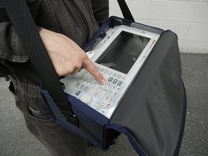 【ケースのみ】TVチェッカーのような体制で使用が可能!スペクトラムアナライザ DSA815用ソフトキャリングケース