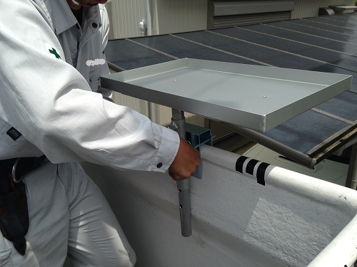 【販売終了】クロージャーまであと少し･･･が届くようになる 新構造による作業中の急な落下の心配無用！ さらにハイポジションな作業テーブルの快適さをご提供 高さ調節バケット取付作業テーブル　HW550