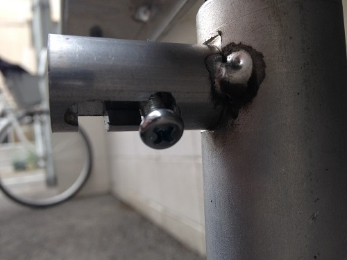 【販売終了】クロージャーまであと少し･･･が届くようになる 新構造による作業中の急な落下の心配無用！ さらにハイポジションな作業テーブルの快適さをご提供 高さ調節バケット取付作業テーブル　HW550