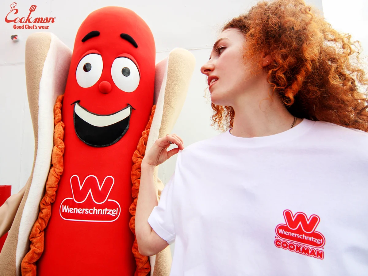 T����� Wienerschnitzel Logo