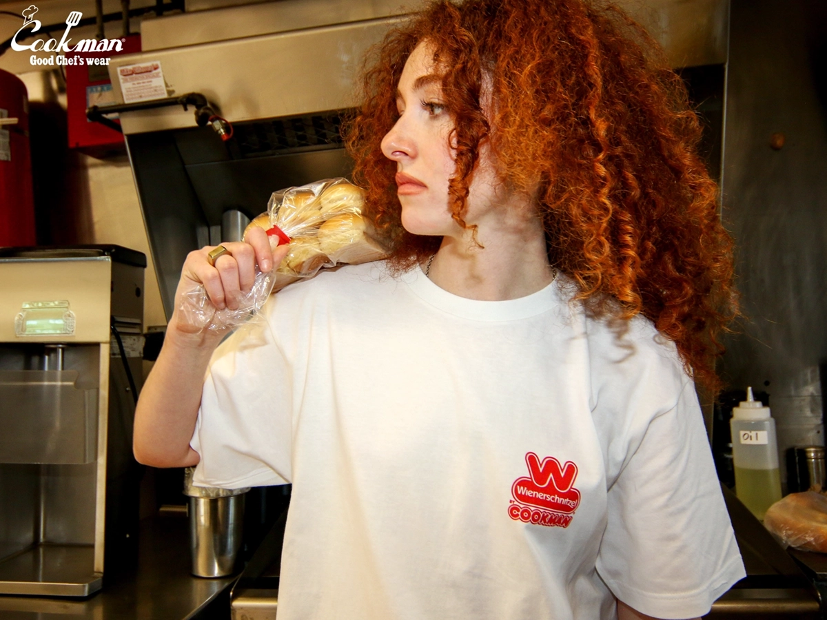 T����� Wienerschnitzel Logo