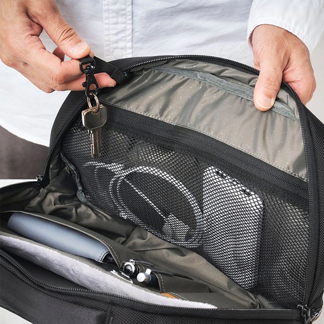 選べるノベルティ付】Incase インケース Tracks Sling 7L