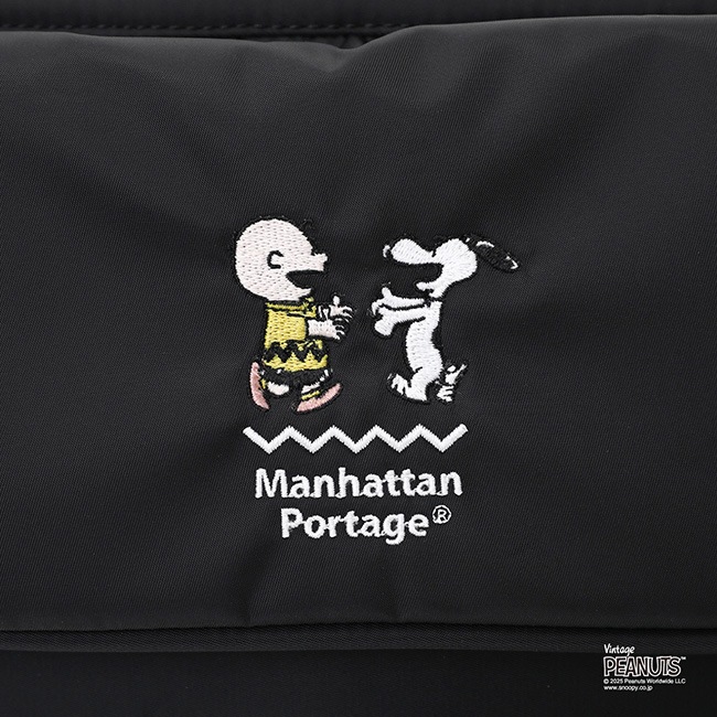 �����٤�Υ٥�ƥ��ա�Manhattan Portage �ޥ�ϥå���ݡ��ơ��� PEANUTS 2025 ��å��󥸥㡼�Хå� �ʥ��顼���֥�å��� MP1603BPDMGNTPNS25