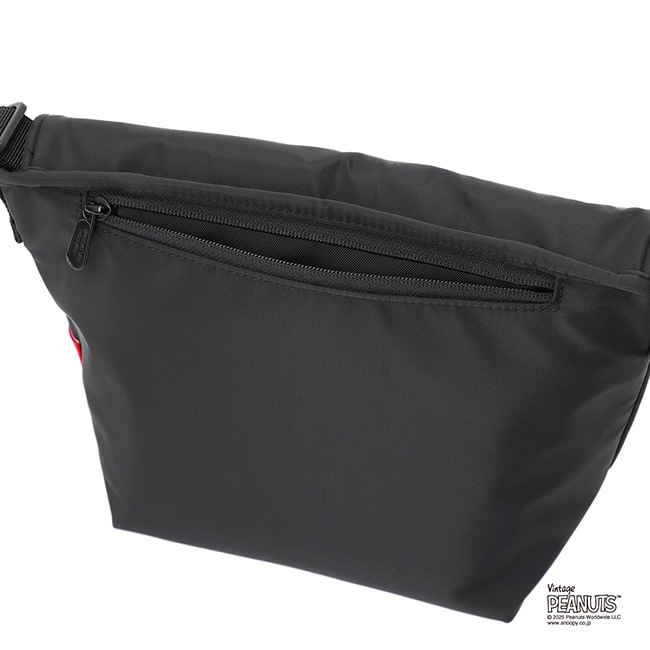 �����٤�Υ٥�ƥ��ա�Manhattan Portage �ޥ�ϥå���ݡ��ơ��� PEANUTS 2025 ��å��󥸥㡼�Хå� �ʥ��顼���֥�å��� MP1603BPDMGNTPNS25